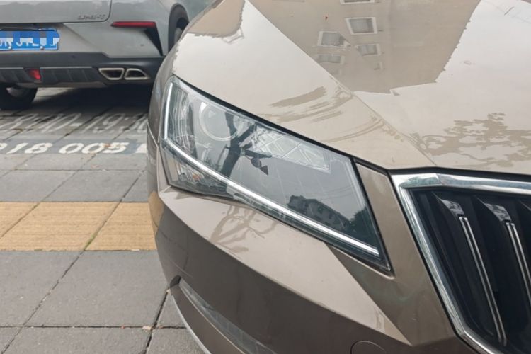Used Skoda Superb 2016 TSI280 DSG Innovation Edition Right Front Headlight