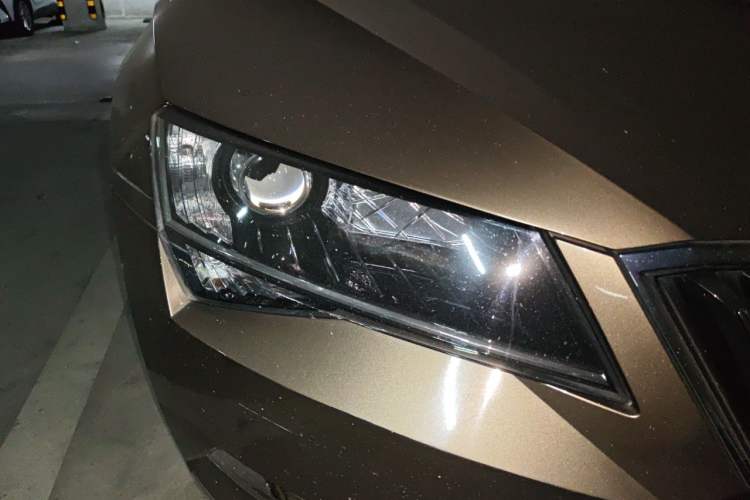 Used Skoda Superb 2016 TSI330 DSG Innovation Edition Right Front Headlight