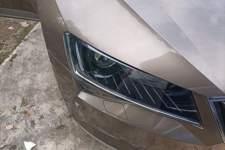 Used Skoda Superb 2016 TSI330 DSG Smart Drive Edition Right Front Headlight