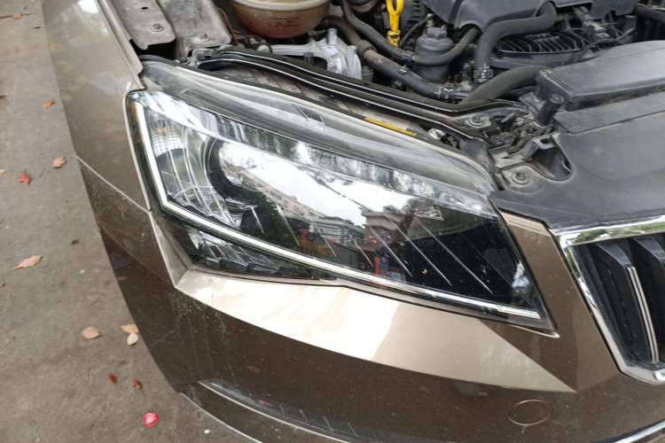 Used Skoda Superb 2016 TSI330 DSG Innovation Edition Right Front Headlight