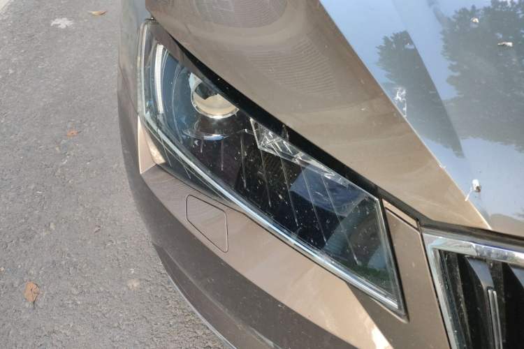 Used Skoda Superb 2016 TSI330 DSG Smart Drive Edition Right Front Headlight