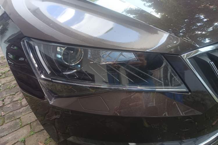 Used Skoda Superb 2016 TSI330 DSG Smart Drive Edition Right Front Headlight