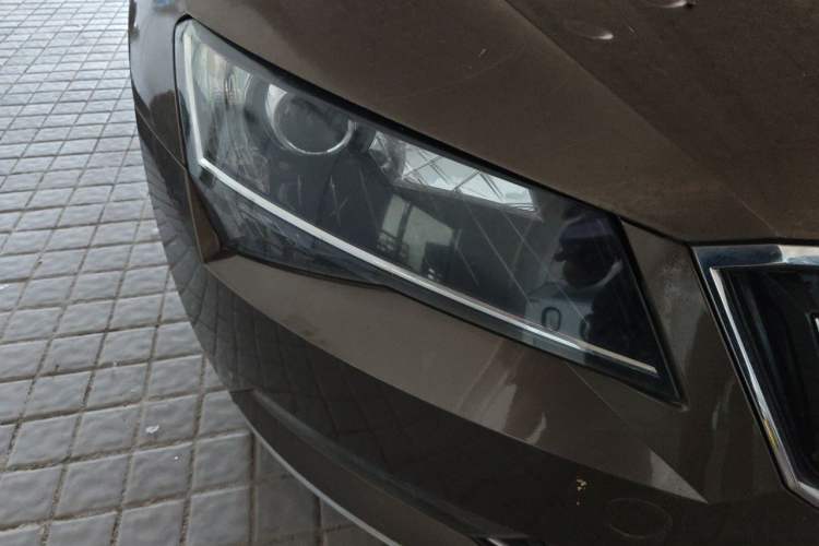 Used Skoda Superb 2016 TSI330 DSG Innovation Edition Right Front Headlight