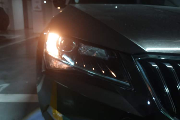 Used Skoda Superb 2016 TSI280 DSG Innovation Edition Right Front Headlight
