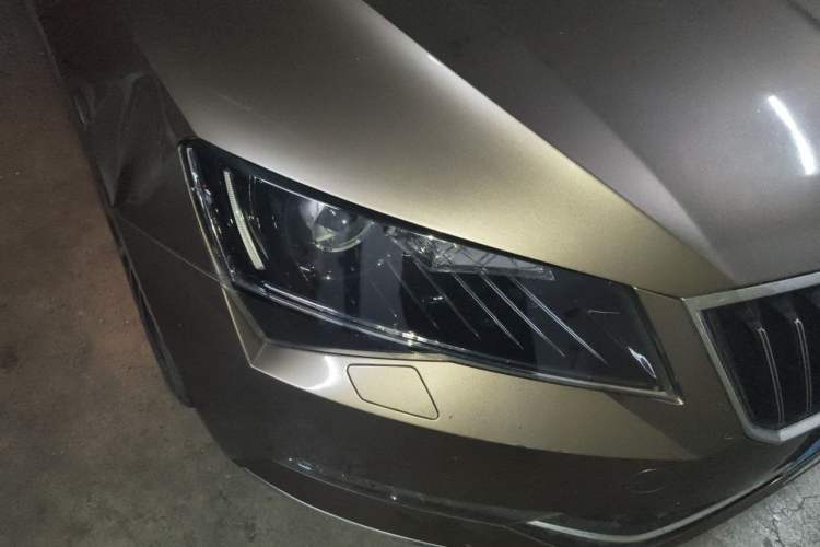 Used Skoda Superb 2016 TSI330 DSG Smart Drive Edition Right Front Headlight