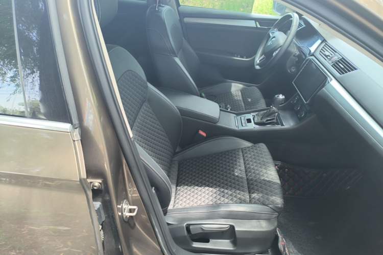 Used Skoda Superb 2016 TSI280 DSG Innovation Edition Right Front Seat