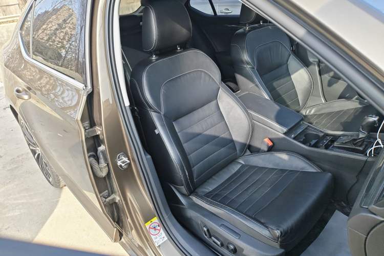Used Skoda Superb 2016 TSI330 DSG Smart Drive Edition Right Front Seat
