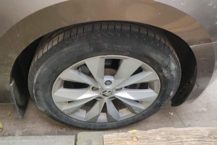 Used Skoda Superb 2016 TSI280 DSG Innovation Edition Right Front Wheel Hub
