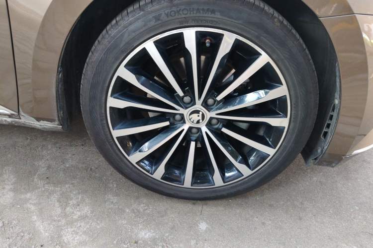 Used Skoda Superb 2016 TSI280 DSG Innovation Edition Right Front Wheel Hub