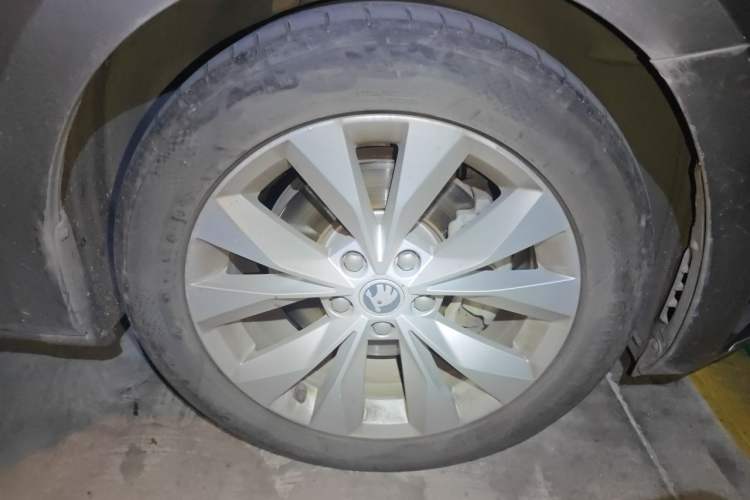 Used Skoda Superb 2016 TSI280 DSG Innovation Edition Right Front Wheel Hub