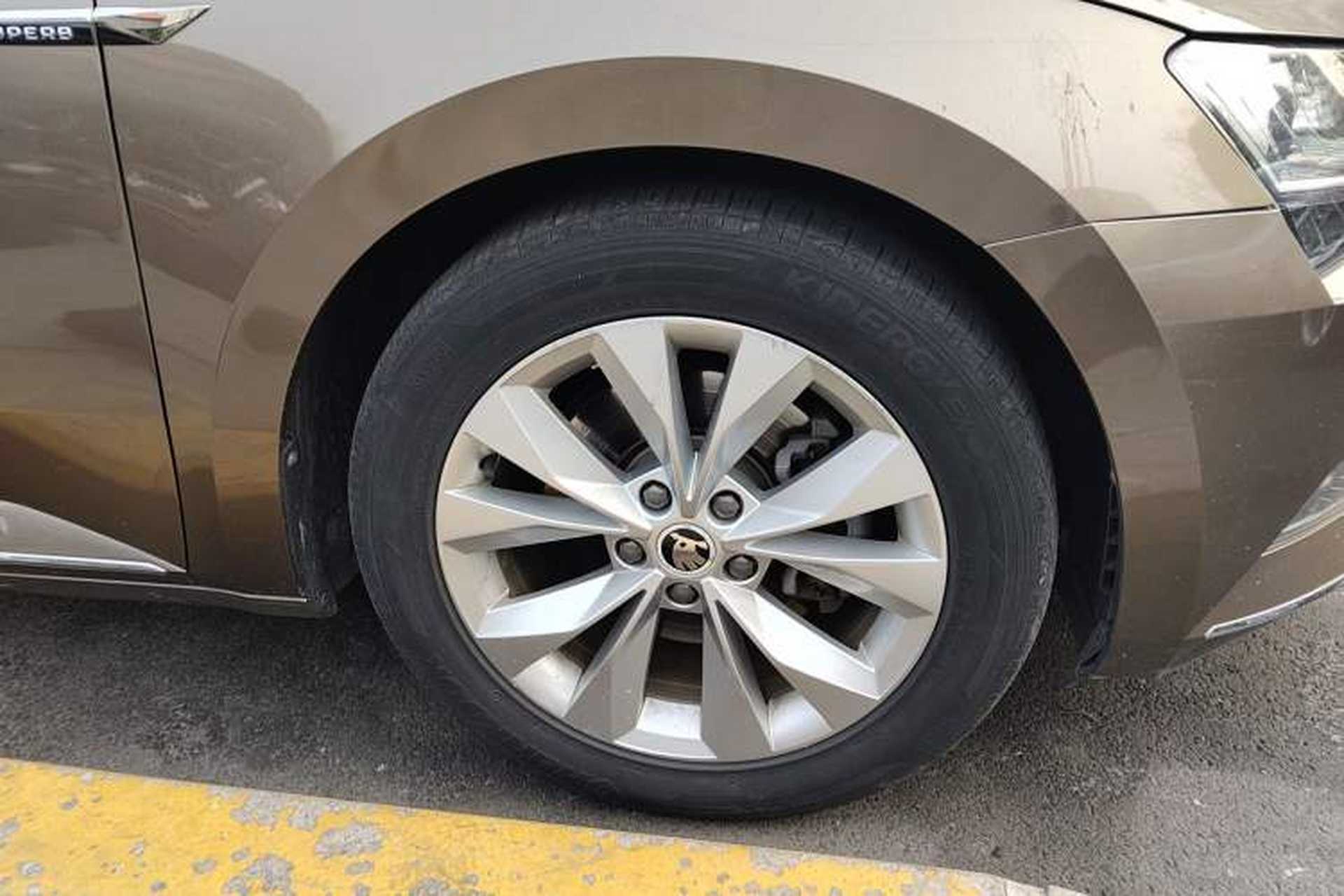 Used Skoda Superb 2016 TSI280 DSG Innovation Edition Right Front Wheel Hub
