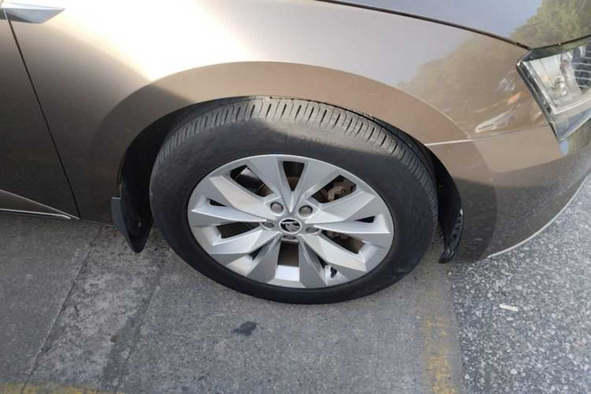 Used Skoda Superb 2016 TSI330 DSG Innovation Edition Right Front Wheel Hub