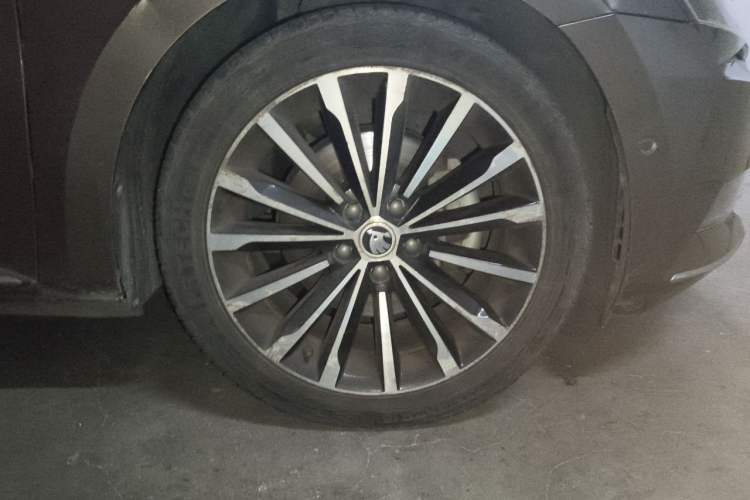 Used Skoda Superb 2016 TSI330 DSG Smart Drive Edition Right Front Wheel Hub