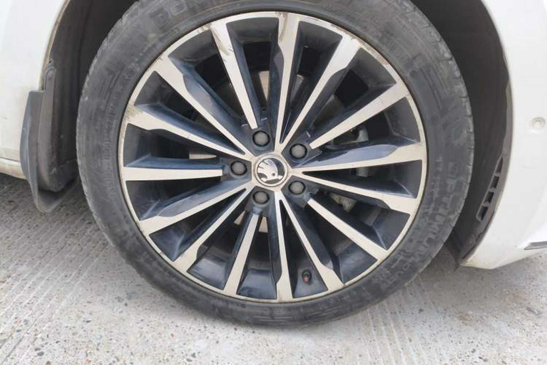 Used Skoda Superb 2016 TSI330 DSG Smart Drive Edition Right Front Wheel Hub