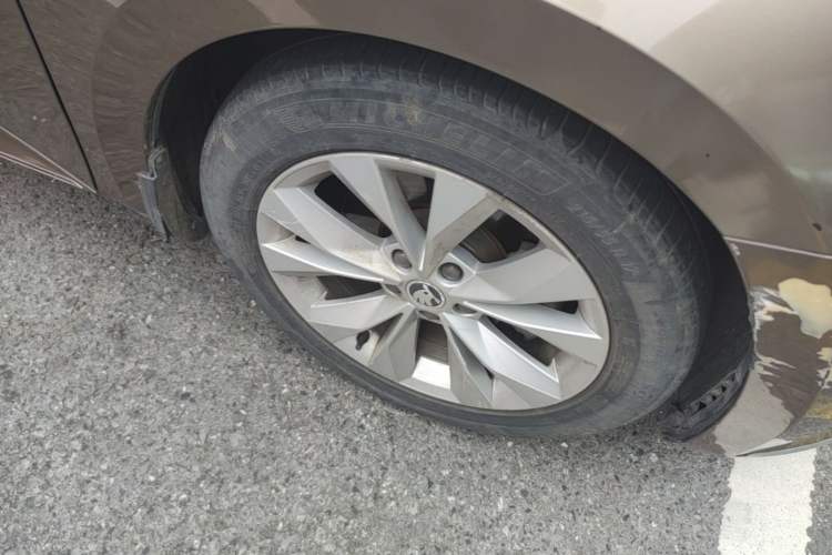 Used Skoda Superb 2016 TSI280 DSG Innovation Edition Right Front Wheel Hub