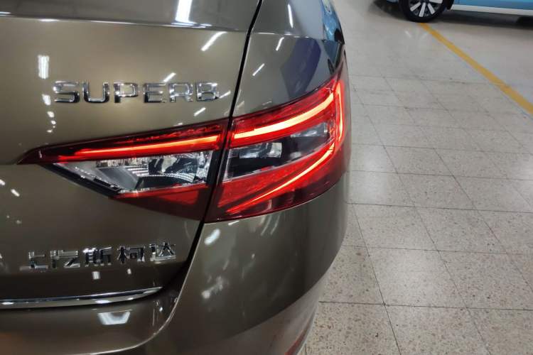 Used Skoda Superb 2016 TSI330 DSG Smart Drive Edition Right Rear Taillight