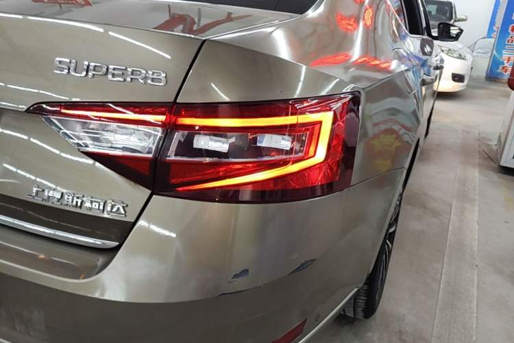 Used Skoda Superb 2016 TSI330 DSG Smart Drive Edition Right Rear Taillight
