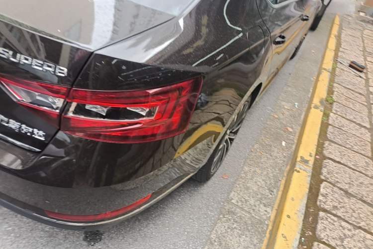 Used Skoda Superb 2016 Facelifted TSI380 DSG Flagship Edition Right Rear Taillight