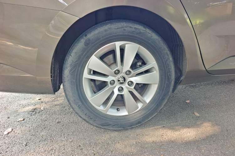 Used Skoda Superb 2016 TSI280 DSG Advanced Edition Right Rear Wheel Hub