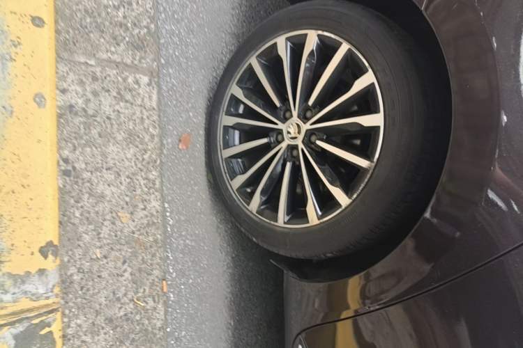 Used Skoda Superb 2016 Facelifted TSI380 DSG Flagship Edition Right Rear Wheel Hub