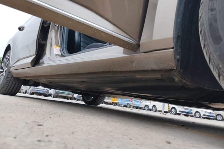 Used Skoda Superb 2016 TSI330 DSG Smart Drive Edition Right Side Sill