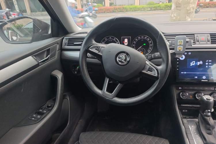 Used Skoda Superb 2016 TSI280 DSG Innovation Edition Steering Wheel
