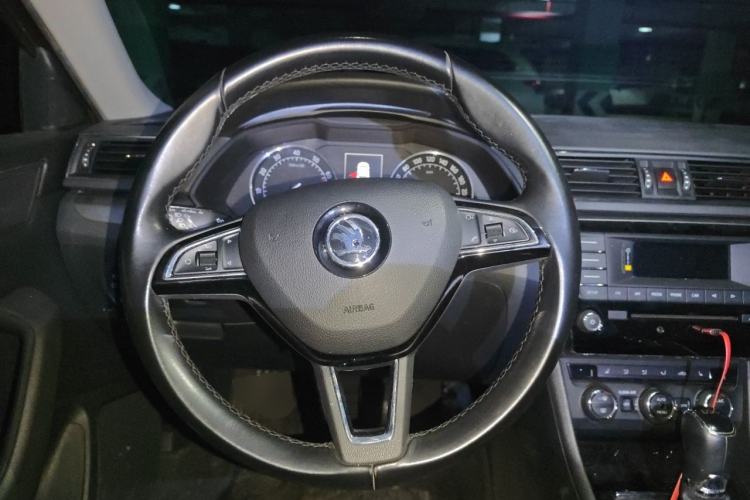 Used Skoda Superb 2016 TSI280 DSG Innovation Edition Steering Wheel