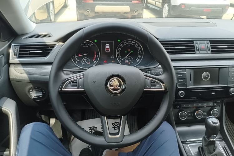 Used Skoda Superb 2016 TSI330 DSG Smart Drive Edition Steering Wheel