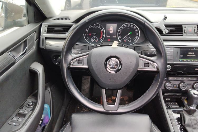 Used Skoda Superb 2016 TSI330 DSG Smart Drive Edition Steering Wheel