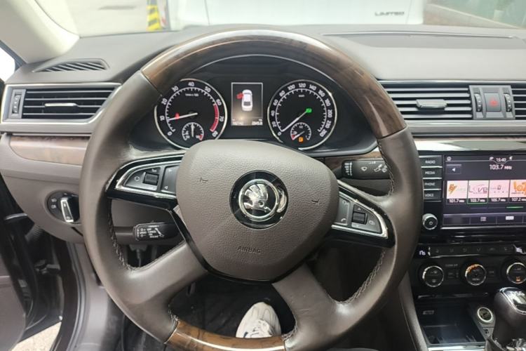 Used Skoda Superb 2016 Facelifted TSI380 DSG Flagship Edition Steering Wheel