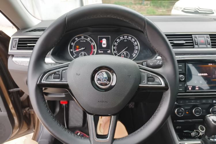 Used Skoda Superb 2016 TSI330 DSG Smart Drive Edition Steering Wheel