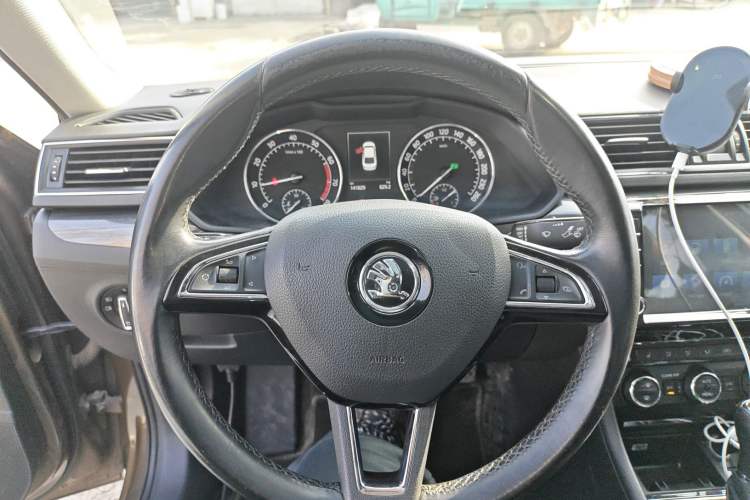 Used Skoda Superb 2016 TSI330 DSG Smart Drive Edition Steering Wheel