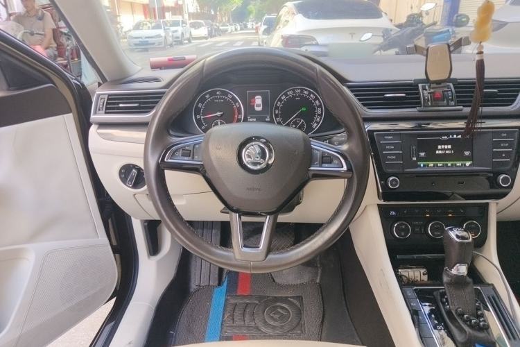 Used Skoda Superb 2016 TSI330 DSG Smart Drive Edition Steering Wheel