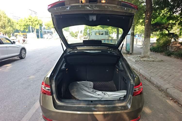 Used Skoda Superb 2016 TSI280 DSG Advanced Edition Trunk
