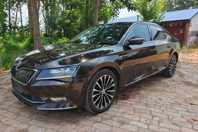 Ojetý Skoda Superb 2016 TSI330 DSG Smart Drive Edition