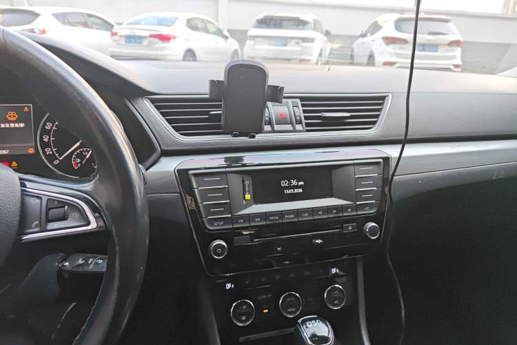 Used Skoda Superb 2016 TSI280 DSG Innovation Edition Audio And AC Panel