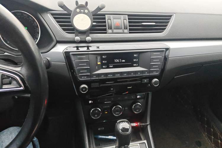 Used Skoda Superb 2016 TSI330 DSG Innovation Edition Audio And AC Panel