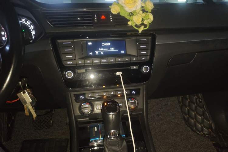 Used Skoda Superb 2016 TSI280 DSG Innovation Edition Audio And AC Panel