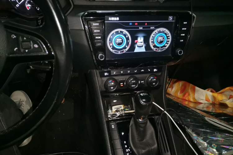 Used Skoda Superb 2016 TSI280 DSG Innovation Edition Audio And AC Panel