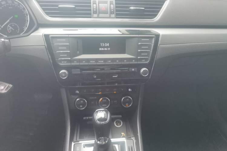 Used Skoda Superb 2016 TSI330 DSG Innovation Edition Audio And AC Panel