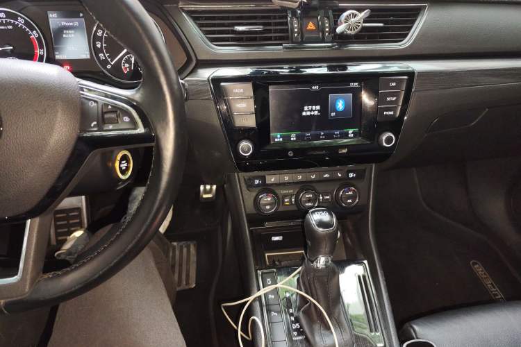 Used Skoda Superb 2016 TSI330 DSG Smart Drive Edition Audio And AC Panel