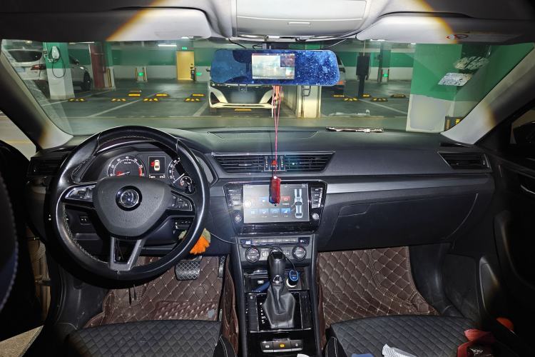 Used Skoda Superb 2016 TSI280 DSG Innovation Edition Center Console