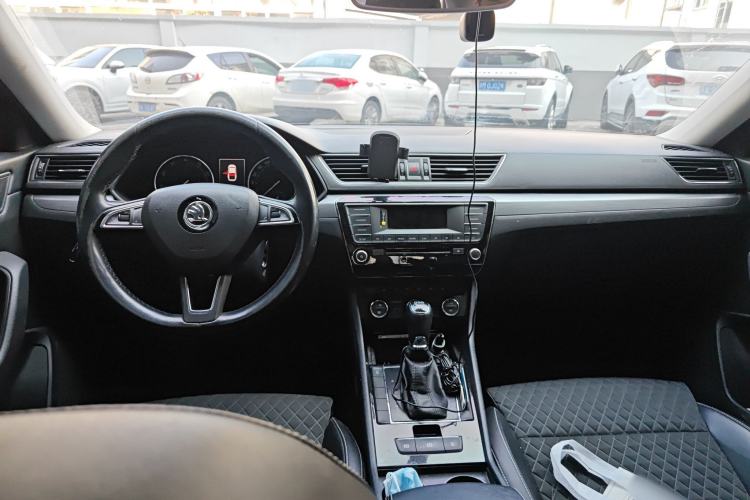 Used Skoda Superb 2016 TSI280 DSG Innovation Edition Center Console