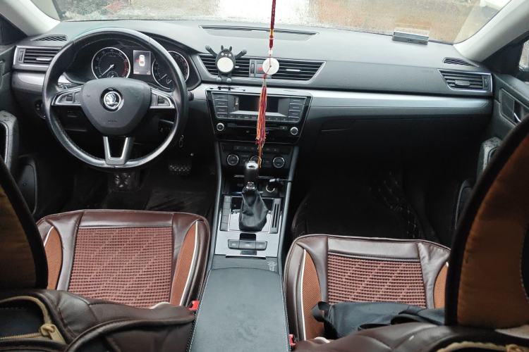 Used Skoda Superb 2016 TSI330 DSG Innovation Edition Center Console