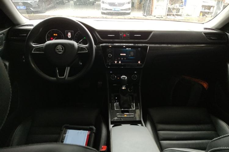 Used Skoda Superb 2016 TSI330 DSG Smart Drive Edition Center Console
