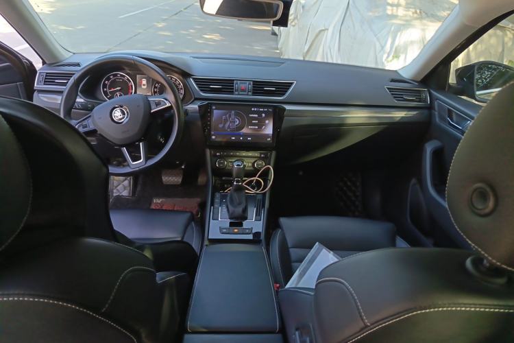 Used Skoda Superb 2016 TSI330 DSG Smart Drive Edition Center Console
