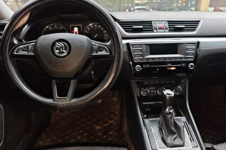 Used Skoda Superb 2016 TSI280 DSG Innovation Edition Center Console