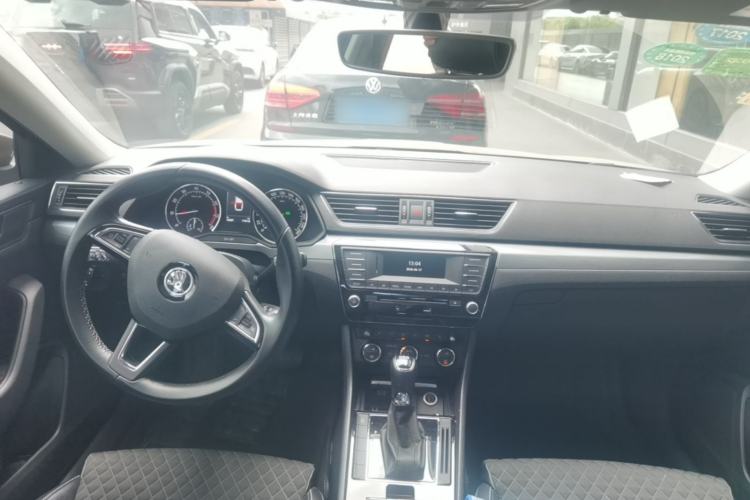 Used Skoda Superb 2016 TSI330 DSG Innovation Edition Center Console
