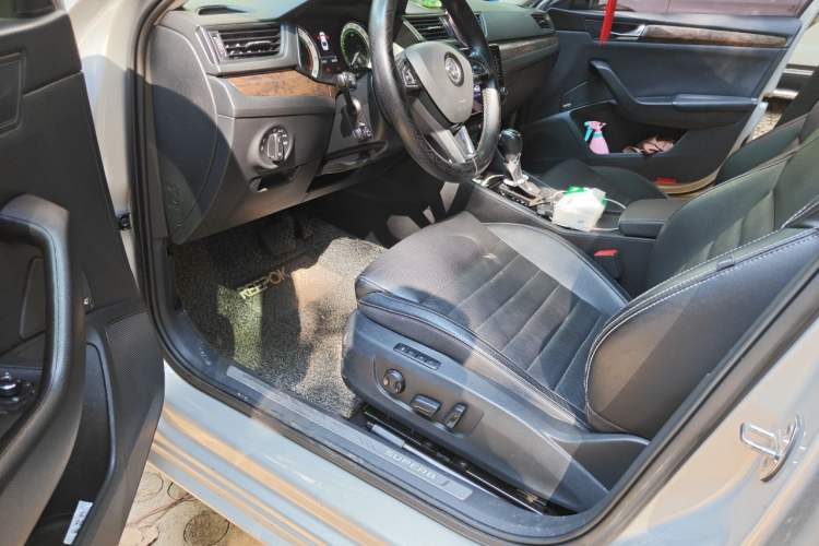 Used Skoda Superb 2016 TSI380 DSG Flagship Edition Driver Seat