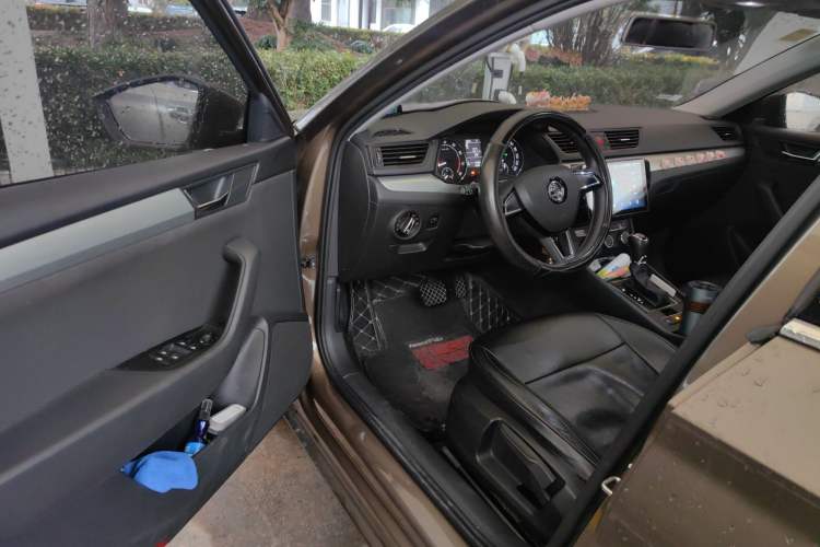 Used Skoda Superb 2016 TSI280 DSG Advanced Edition Driver Seat